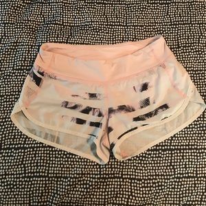 Lululemon speed short 2.5” sz 6